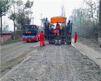 昊遠(yuǎn)400型多錘頭舊水泥路面破碎改造升級(jí)